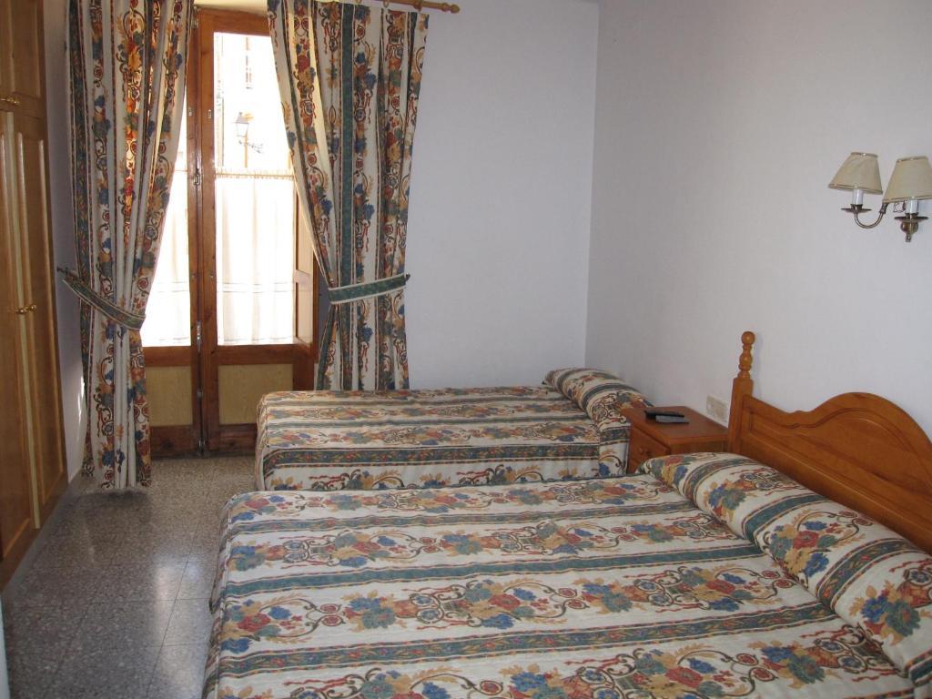 Fonda Agusti Hotel Естери д'Анеу Стая снимка